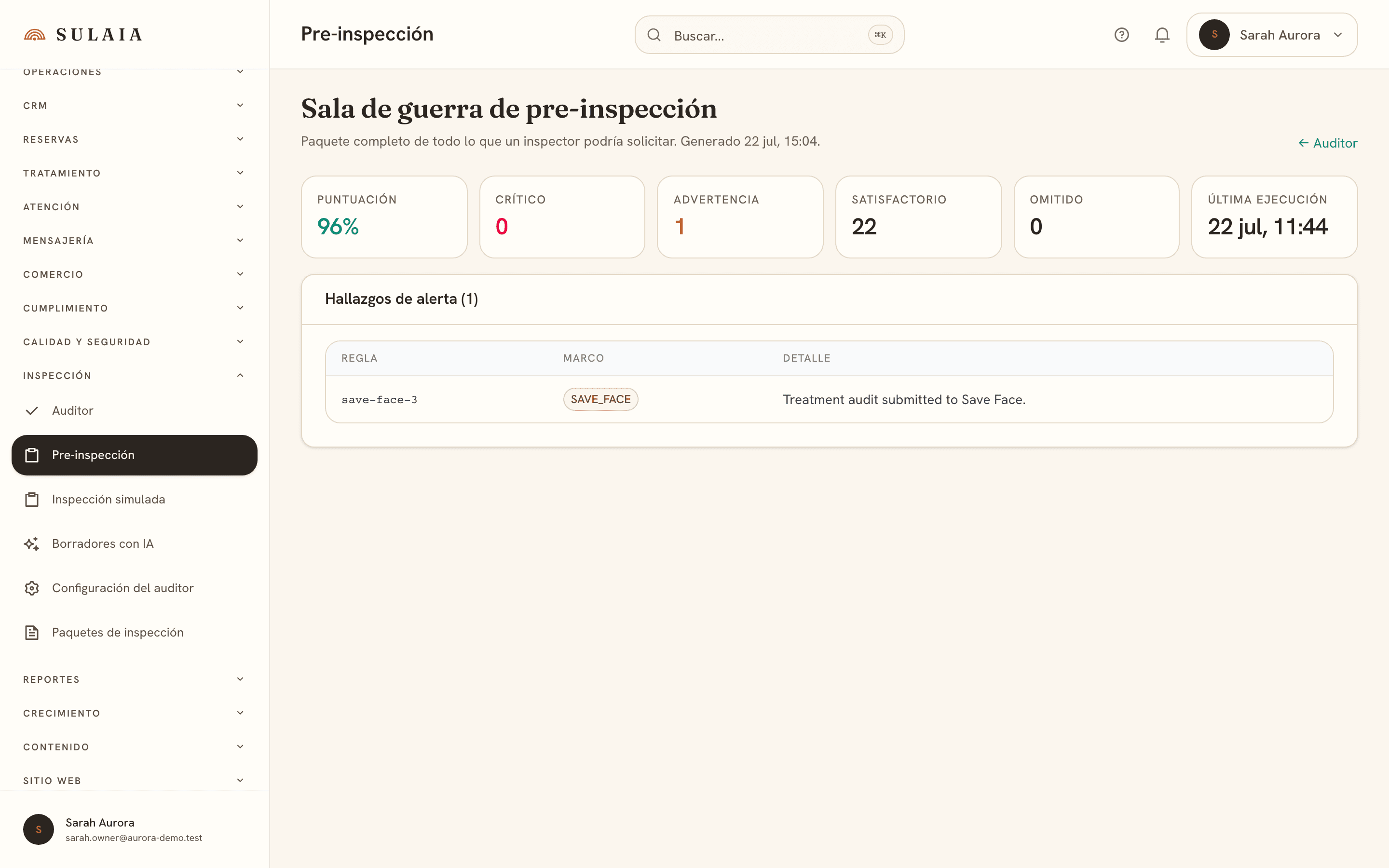 La sala de operaciones previa a la inspección mostrando una puntuación de auditoría, conteos rojo/ámbar/verde y una lista de hallazgos ámbar.