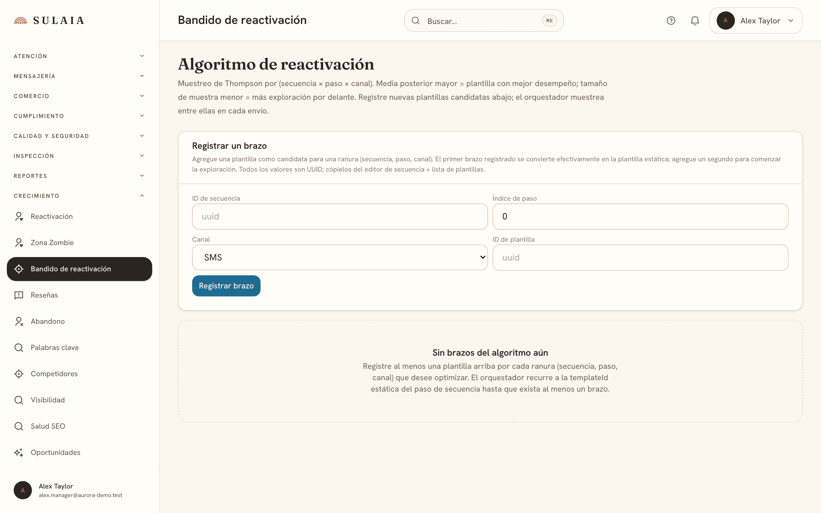La pantalla del bandido de Bienvenido de nuevo mostrando un gráfico de distribución posterior y una tabla de brazos de plantillas con tasas de conversión.